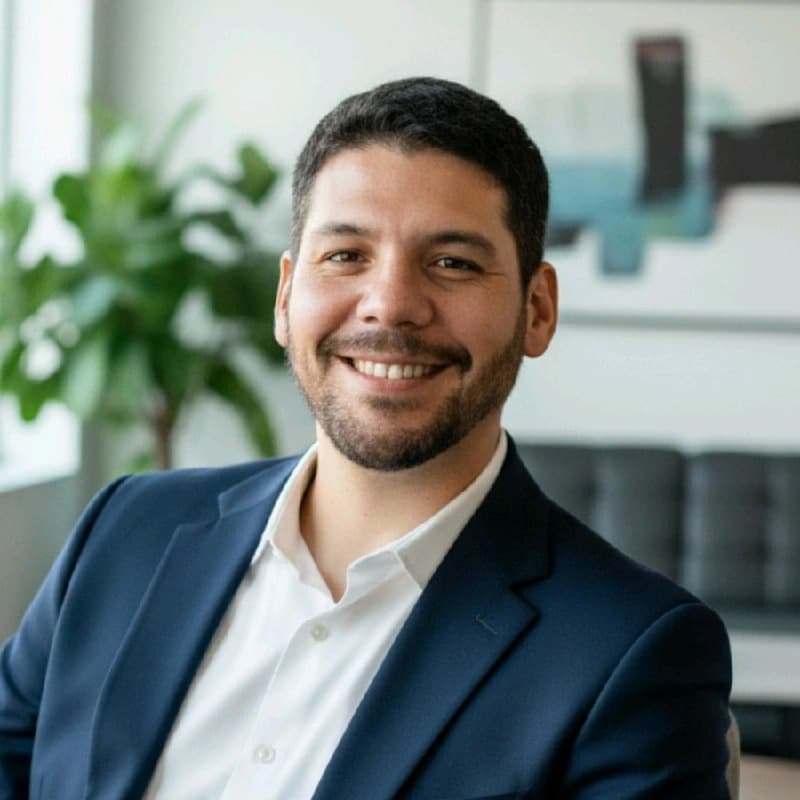 Retrato de Eduardo Aguirre, Digital Manager en newprompt